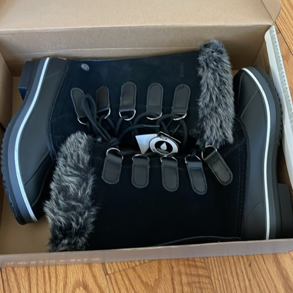 Northside Elements licorice waterproof winter boots women’s size 6 Brand New